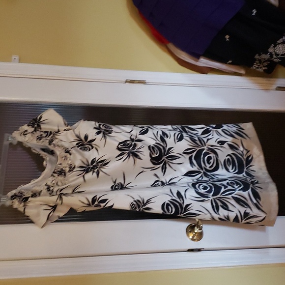 Ladies summer short sleeve satin dress - Picture 3 of 4